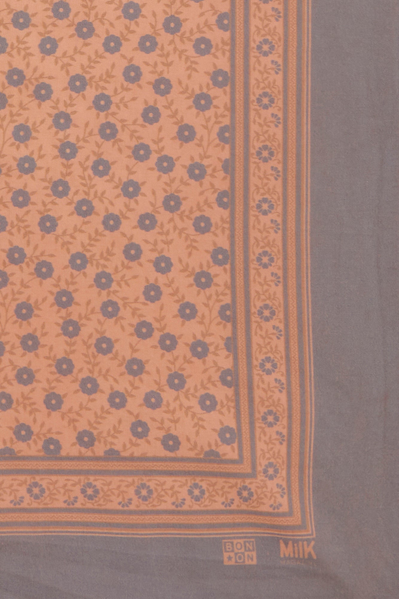 Scarf - Large Cachou Bonton X Milk model