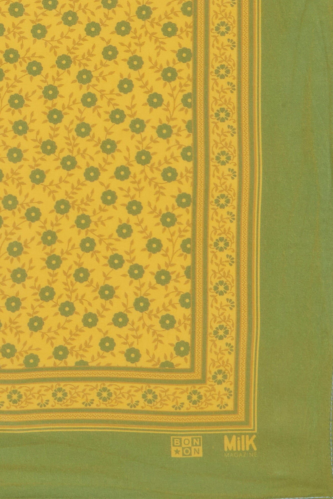 Scarf - Large Genêt Bonton X Milk model