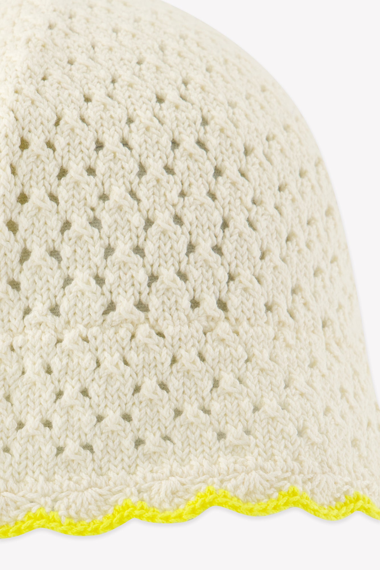 Bob - Bonton ecru crochet