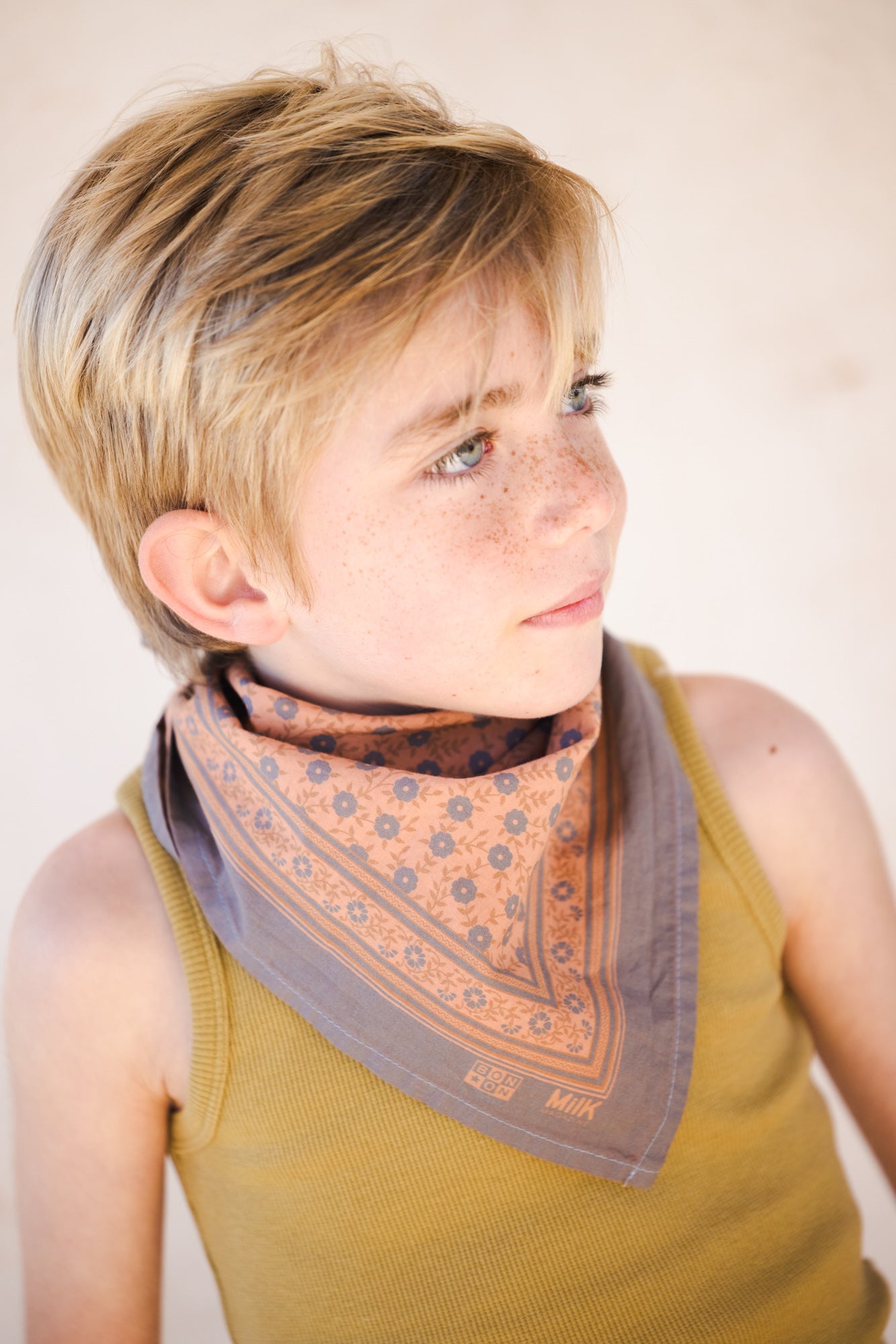 Scarf - Large Cachou Bonton X Milk model