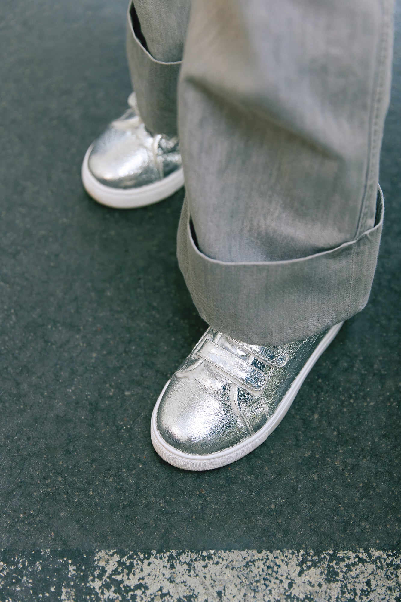 Sneakers - Silver Basil