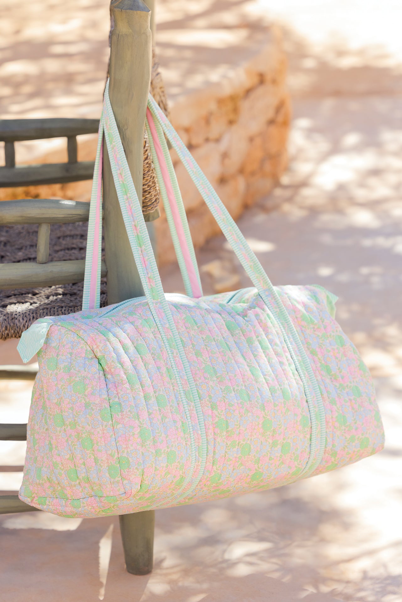 Sac de marché en paille vintage - Motif floral friperie pas cher et Sac de marché en paille vintage - Motif floral friperie pas cher et