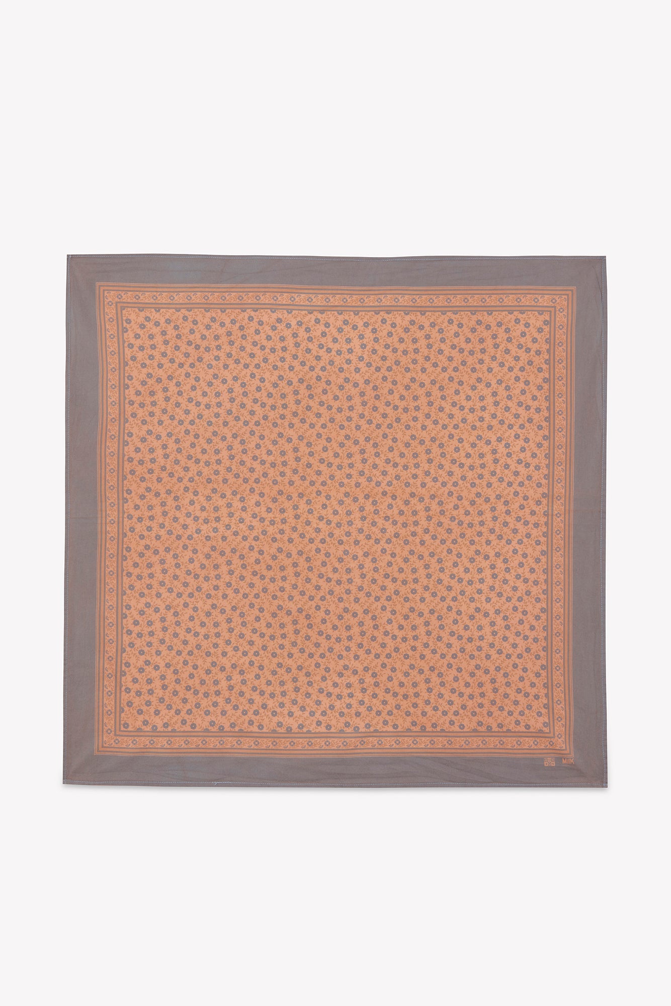 Scarf - Large Cachou Bonton X Milk model