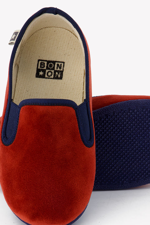 Chaussons - John Chestnut - Image principale