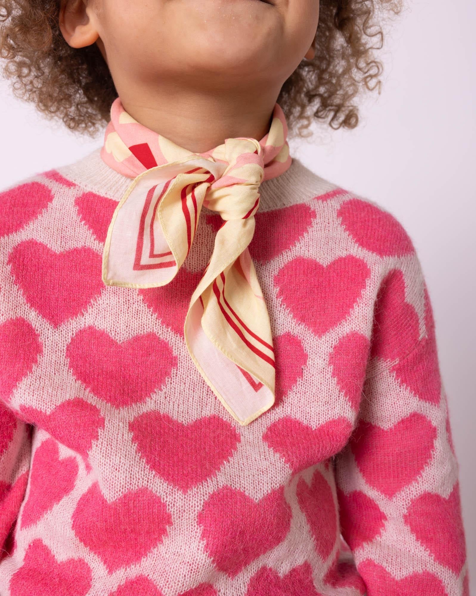 Foulard Joli Coeur rose en voile de coton